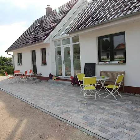 Konukevi Ostseepension Tonart 3*